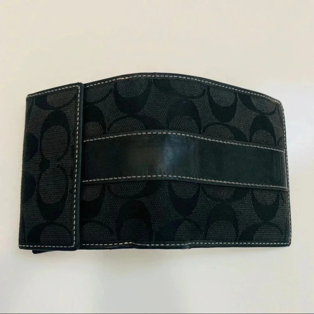 Coach Signature Wallet - Picture 6 of 6